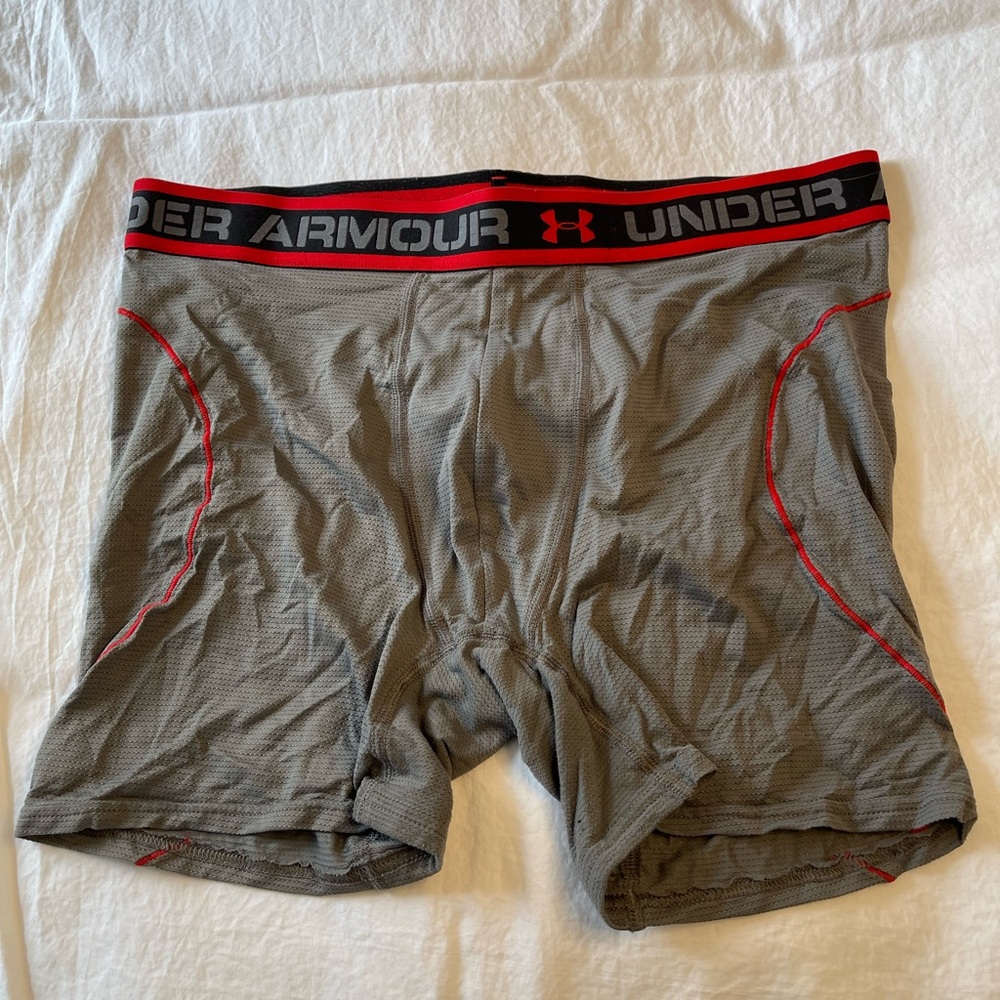 Sz L - UnderArmour - Grey - Fine Perforated Mesh - Lightly Worn Condition